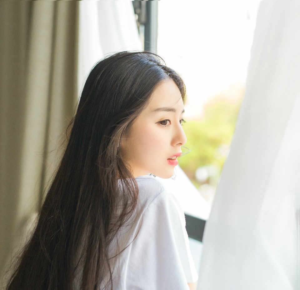 “好，那就烦请张将军随同军师庞统出征江州，助他平定益州。”吕征肃容道。
